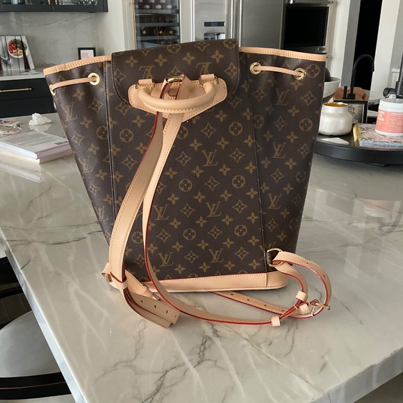 Louis Vuitton Montsouris MM - Picture 5 of 5